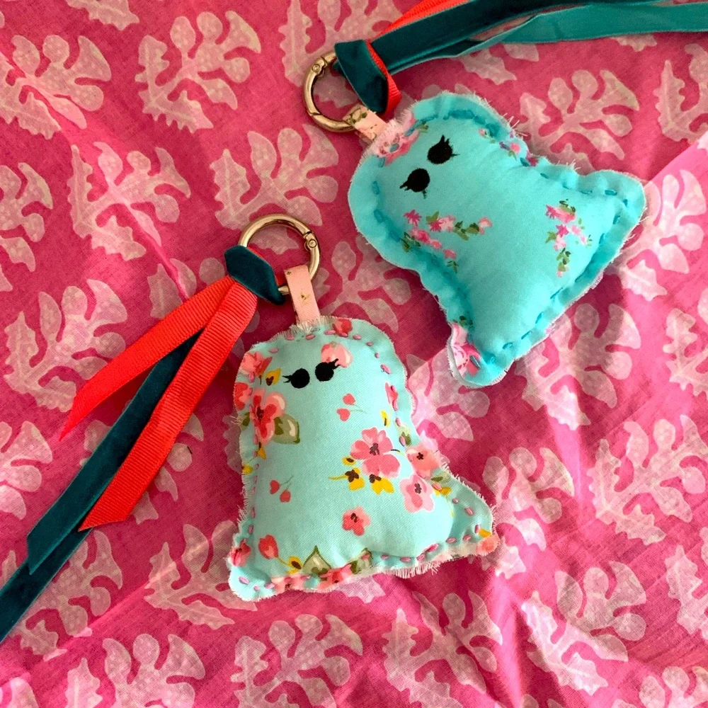 Ditsy Ghost Keychain/Bag Charm - Picture 2 of 2